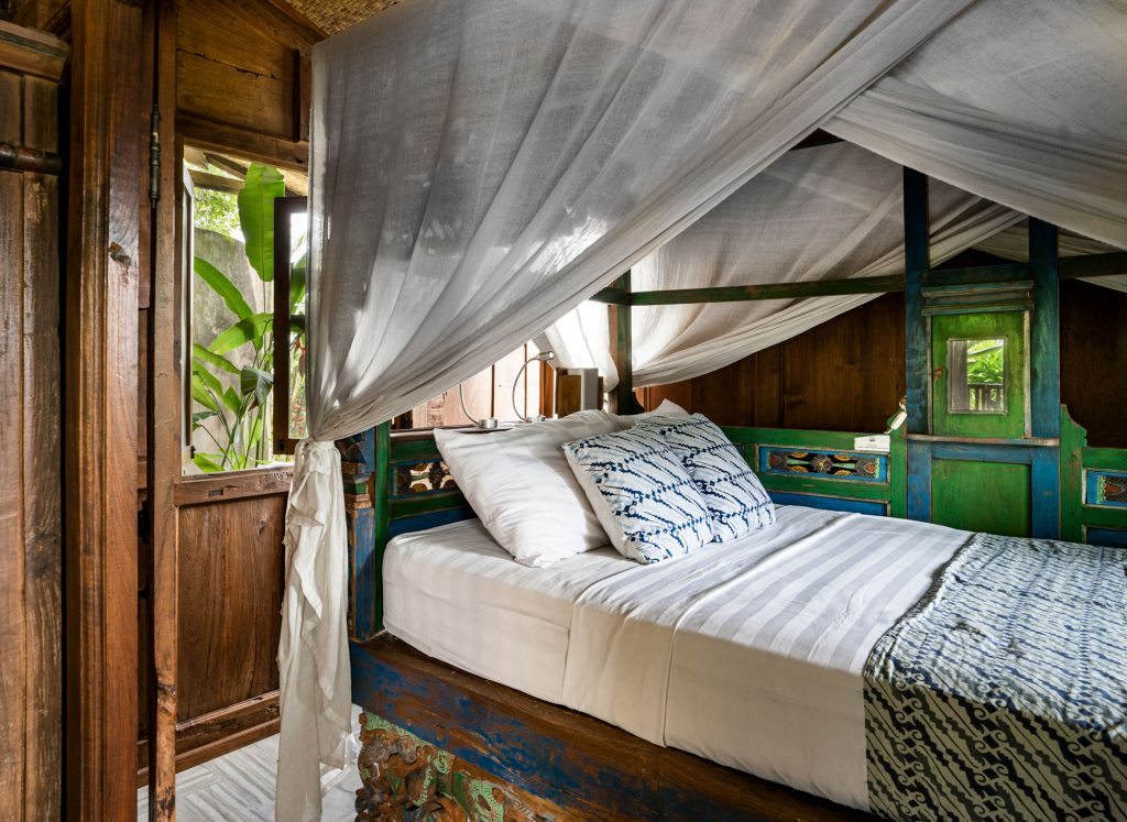 Four poster bed in Yabbiekayu Bungalow 3 Bed nook