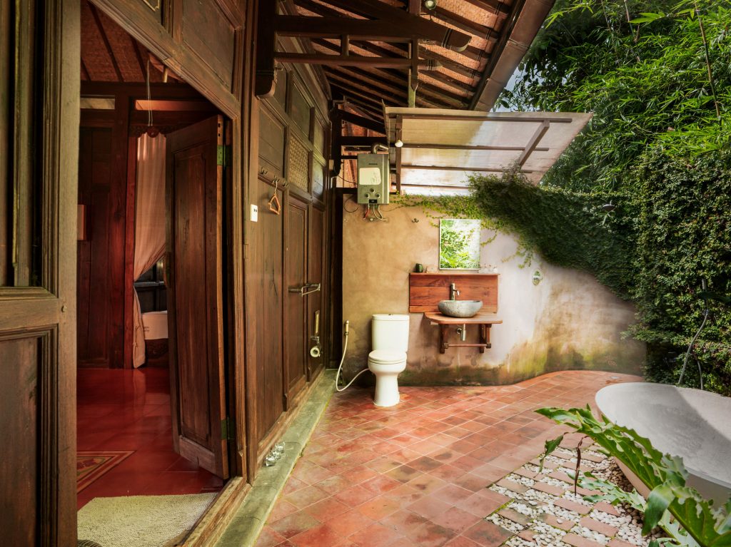 Yabbiekayu Bungalow 2 with outdoor bathroom