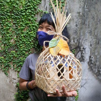 Yabbiekayu Staff holding hamper gift